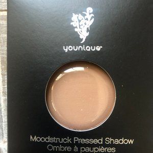 Younique MOODSTRUCK® Pressed Shadow - Astute - Matte tan